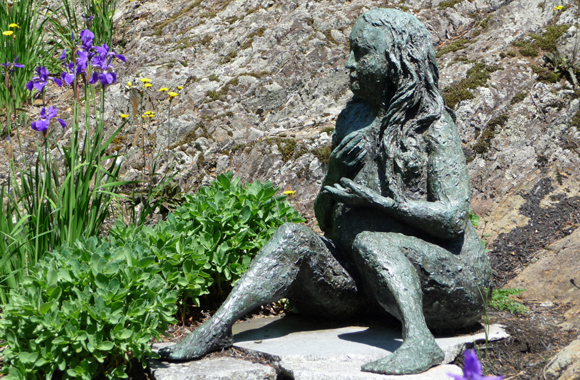 a bronze sculpture of a woman