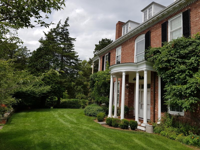 Long Hill House