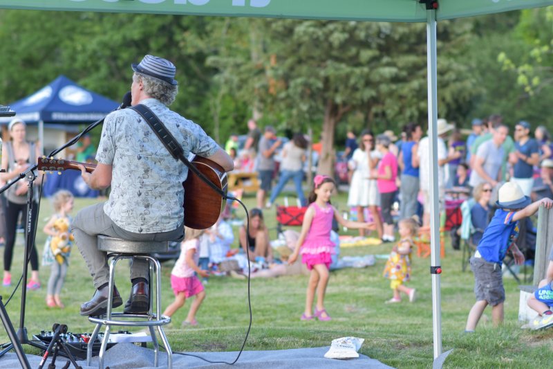 Peter Mundt and the picnic crowd