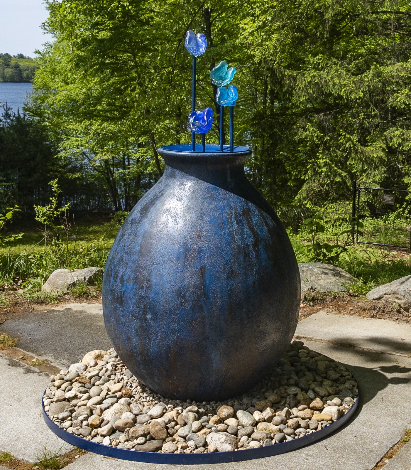 Evelyn Rydz, Holding Water, 2025. Cast glass, steel, concrete, field stones. Courtesy of the artist. Photo by Rafael Medina
